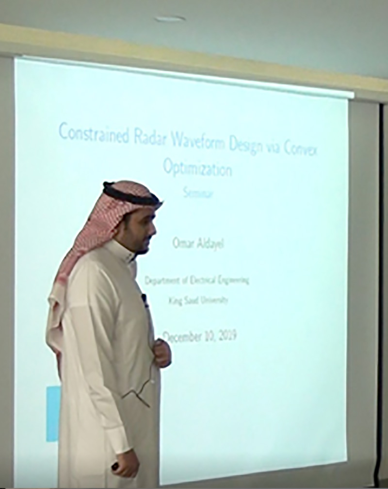 الدكتور/ عمر الدايل يقدم محاضرة ضمن اطار برنامج TIES